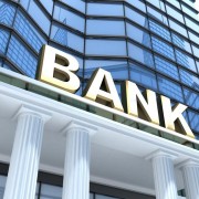 Сотрудница банка совершала онлайн ставки на деньги клиентов